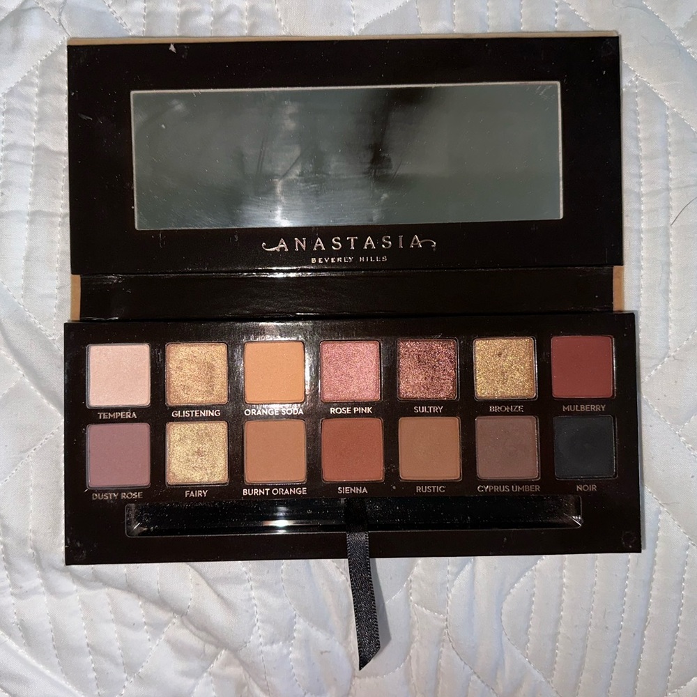 Anastasia Beverly Hills Soft Glam eyeshadow palette
